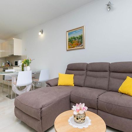 Apartment Ivanka Оміш Екстер'єр фото